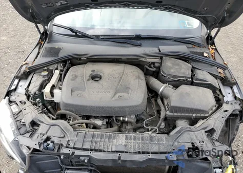 2016 Volvo V60 T5 Platinum z USA, uszkodzony, nr VIN YV140MEM2G1295752